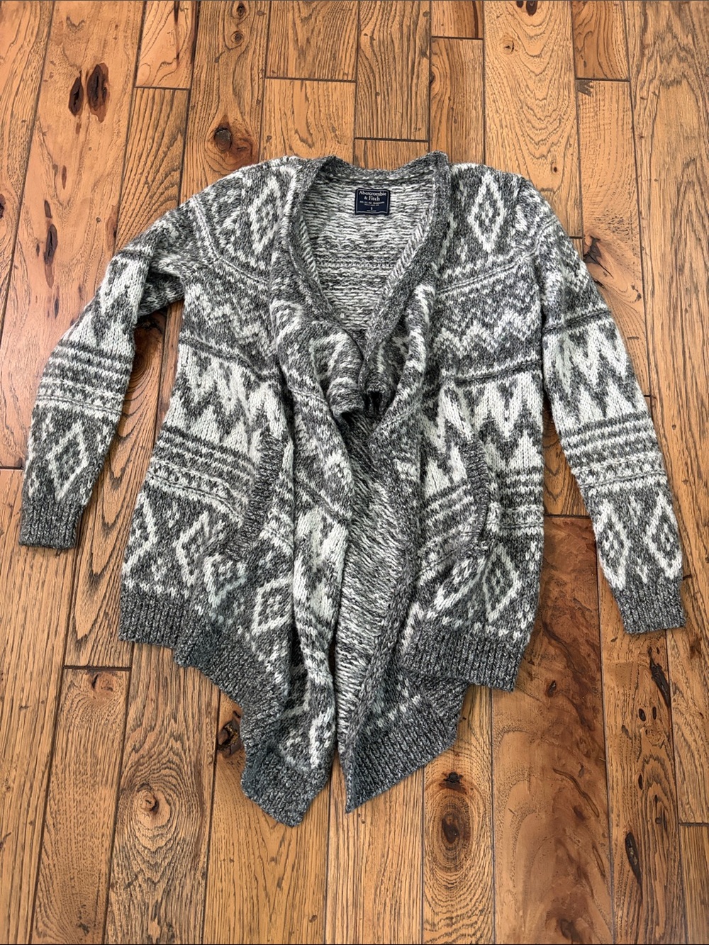 Abercrombie & Fitch Gray and White Patterned Open-Front Cardigan